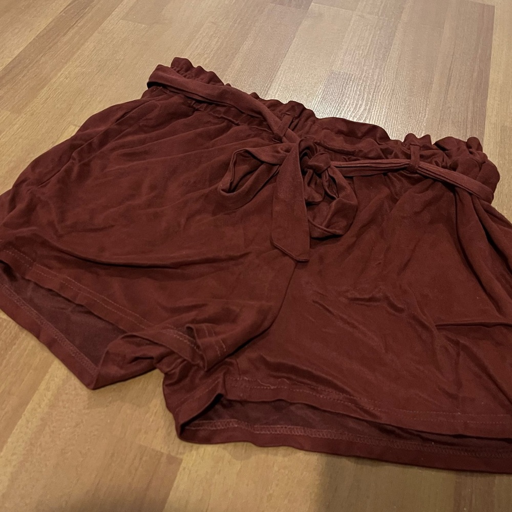 Burgundy suede shorts with pockets